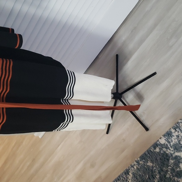 Dress - Picture 7 of 7